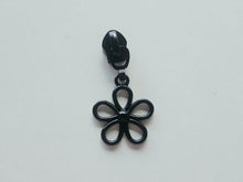 Load image into Gallery viewer, Daisy Zipper Pull - No.5
