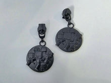 Load image into Gallery viewer, Block Craft Zipper Pull - No.5
