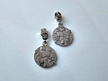Load image into Gallery viewer, Block Craft Zipper Pull - No.5
