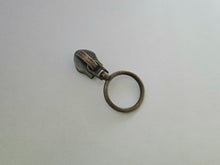 Load image into Gallery viewer, Small O Zipper Pull - No.5

