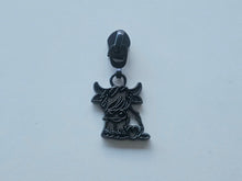 Load image into Gallery viewer, Highland Cow Zipper Pull - No.5
