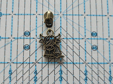 Load image into Gallery viewer, Highland Cow Zipper Pull - No.5

