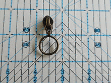Load image into Gallery viewer, Small O Zipper Pull - No.5
