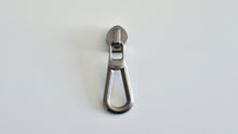 Load image into Gallery viewer, Pearl Drop Zipper Pull - No.5
