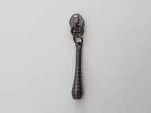 Load image into Gallery viewer, Rippled Tear Drop Zipper Pull - No.5
